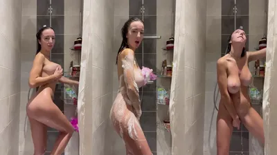 Julia Lynn Masturbates during Shower